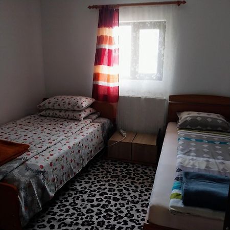 Casa Andreea Ξενοδοχείο Novaci-Străini Εξωτερικό φωτογραφία