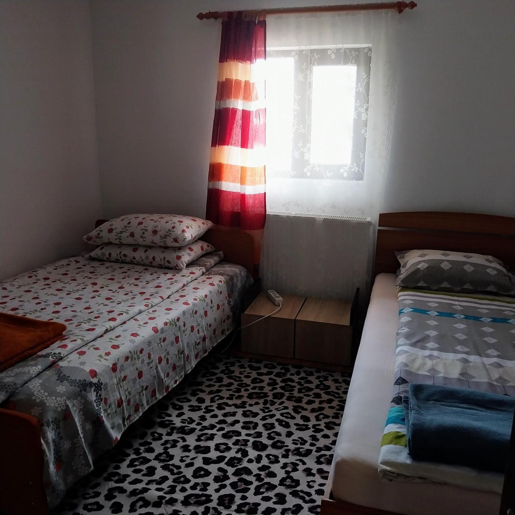Casa Andreea Ξενοδοχείο Novaci-Străini Εξωτερικό φωτογραφία