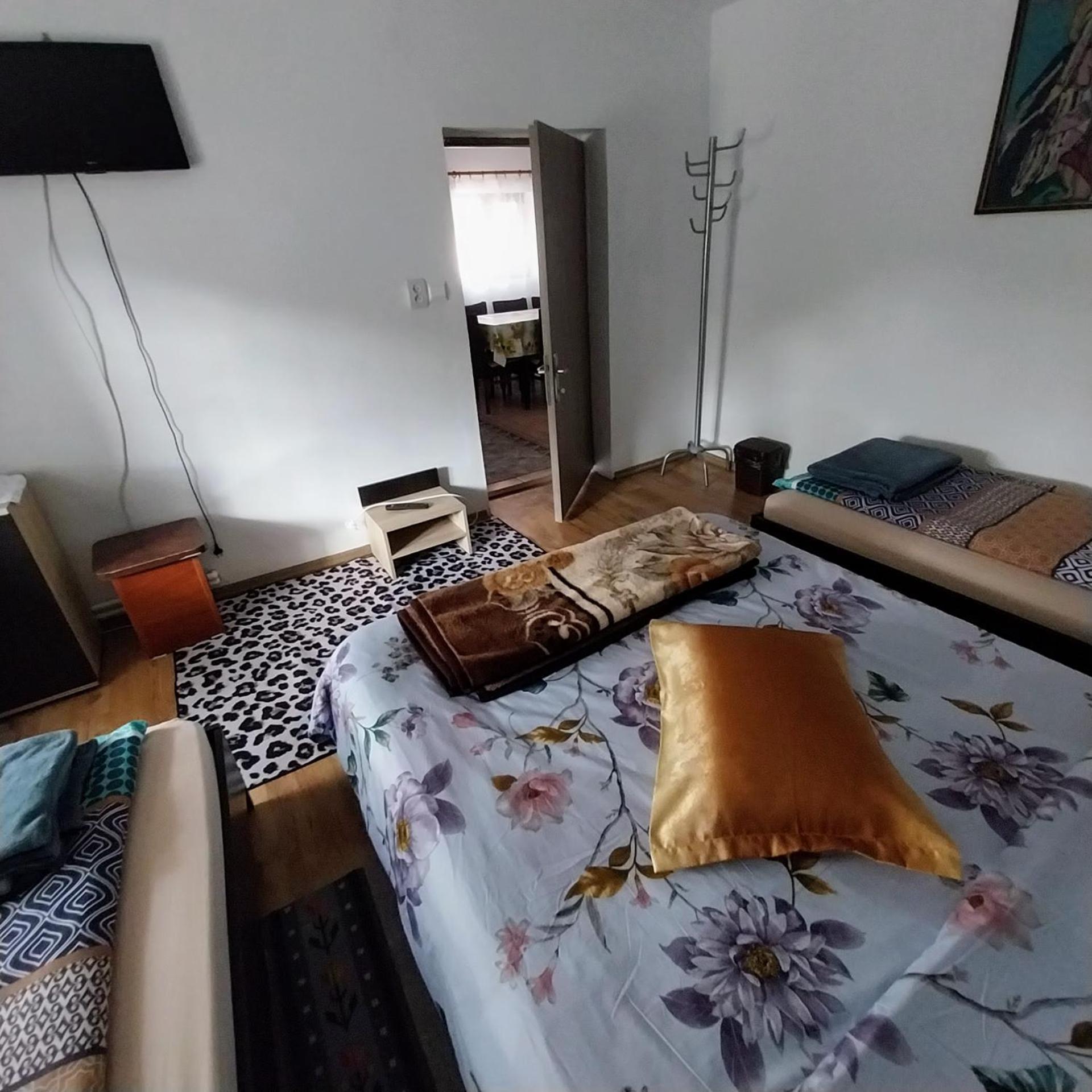 Casa Andreea Ξενοδοχείο Novaci-Străini Εξωτερικό φωτογραφία